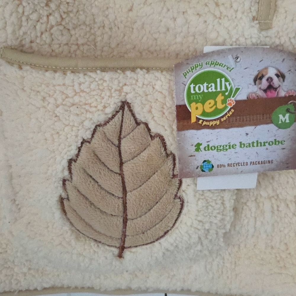 TOTALLY MY PET Hooded Doggie Bathrobe Cream Sherpa with Leaf Design Medium NWT - Picture 3 of 16